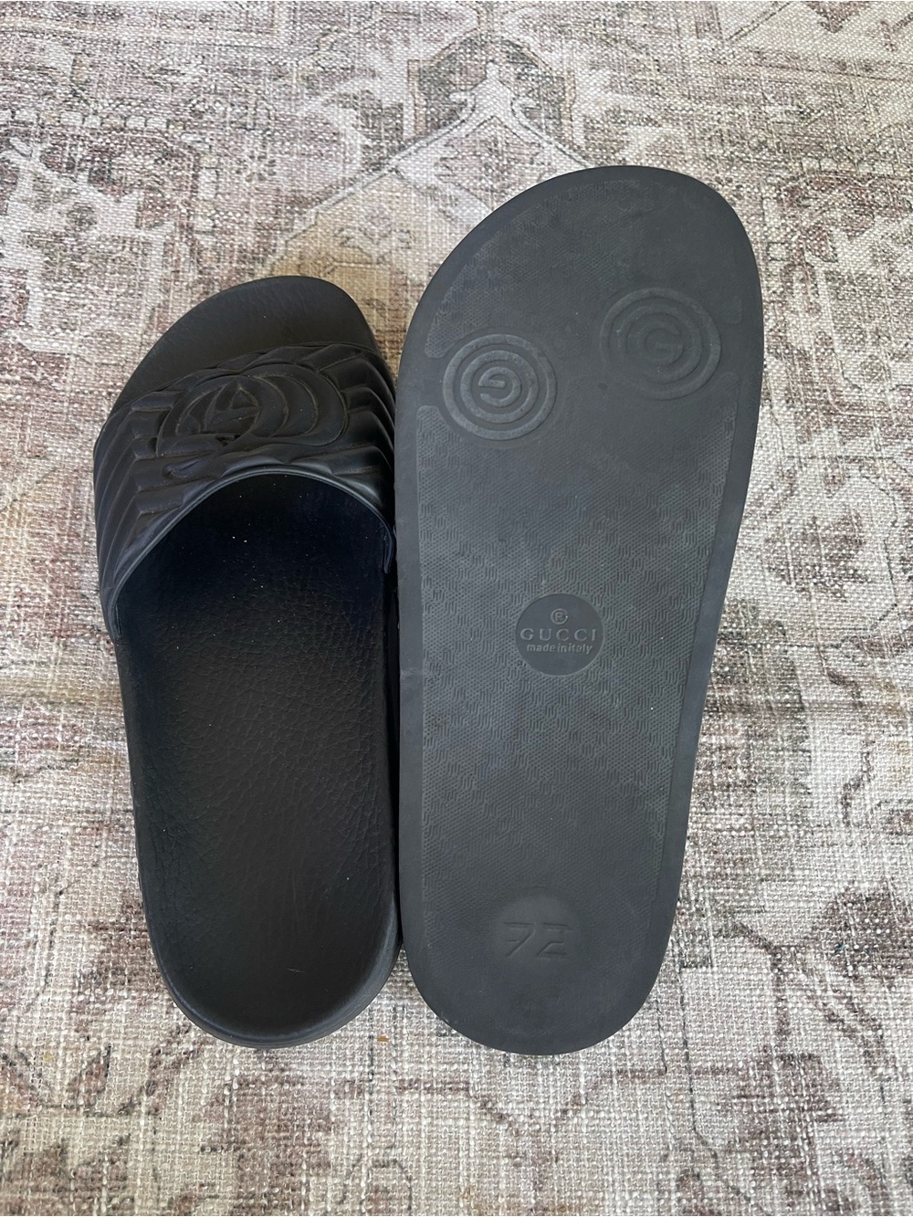 Gucci Black GG Logo Matelasse Rubber Slide Sandals - Picture 2 of 10